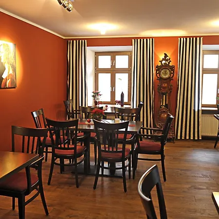 Hoegers Restaurant *